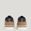 Sneakers classiche con dettagli in pelle scamosciata Sneakers classiche con dettagli in pelle scamosciata
