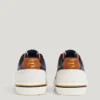 Sneakers classiche con dettagli in pelle scamosciata Sneakers classiche con dettagli in pelle scamosciata