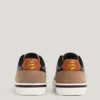 Sneakers classiche con dettagli in pelle scamosciata Sneakers classiche con dettagli in pelle scamosciata