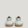Sneakers classiche con dettagli in pelle scamosciata Sneakers classiche con dettagli in pelle scamosciata