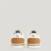 Sneakers classiche con dettagli in pelle scamosciata Sneakers classiche con dettagli in pelle scamosciata