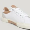 Sneakers classiche con dettagli in pelle scamosciata Sneakers classiche con dettagli in pelle scamosciata