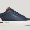 Sneakers classiche con dettagli in pelle scamosciata Sneakers classiche con dettagli in pelle scamosciata