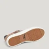 Sneakers classiche con dettagli in pelle scamosciata Sneakers classiche con dettagli in pelle scamosciata