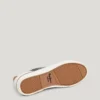 Sneakers classiche con dettagli in pelle scamosciata Sneakers classiche con dettagli in pelle scamosciata