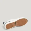 Sneakers classiche con dettagli in pelle scamosciata Sneakers classiche con dettagli in pelle scamosciata