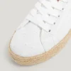 Sneakers classiche con dettagli ricamati Sneakers classiche con dettagli ricamati