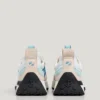 Sneakers con dettagli traslucidi
