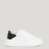 Sneakers in pelle con borchie