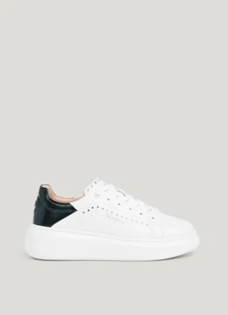 Sneakers in pelle con borchie