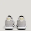 Sneakers in pelle con dettagli in pelle scamosciata Sneakers in pelle con dettagli in pelle scamosciata