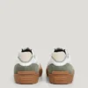Sneakers in pelle con dettagli in pelle scamosciata Sneakers in pelle con dettagli in pelle scamosciata