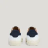 Sneakers in pelle con dettagli in pelle scamosciata Sneakers in pelle con dettagli in pelle scamosciata