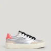 Sneakers metallizzate con dettagli glitterati Sneakers metallizzate con dettagli glitterati