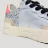 Sneakers metallizzate con dettagli glitterati Sneakers metallizzate con dettagli glitterati