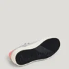 Sneakers metallizzate con dettagli glitterati Sneakers metallizzate con dettagli glitterati