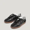 Sneakers Retro con suola a conchiglia Sneakers Retro con suola a conchiglia