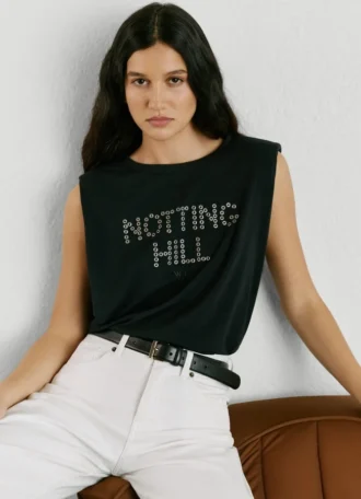 T-shirt con dettagli borchiati