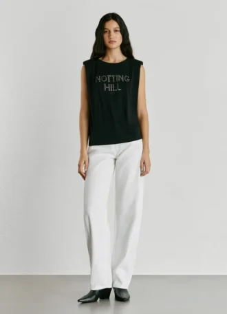 T-shirt con dettagli borchiati