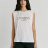 T-shirt con dettagli borchiati
