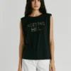 T-shirt con dettagli borchiati