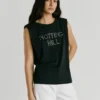 T-shirt con dettagli borchiati