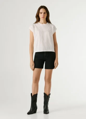 T-shirt con dettagli floreali traforati