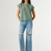 T-shirt con dettagli floreali traforati T-shirt con dettagli floreali traforati