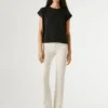 T-shirt con dettagli floreali traforati T-shirt con dettagli floreali traforati