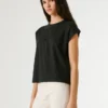 T-shirt con dettagli floreali traforati T-shirt con dettagli floreali traforati