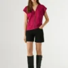 T-shirt con scollo a V e dettagli traforati