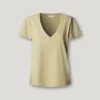 T-shirt con scollo a V e logo ricamato T-shirt con scollo a V e logo ricamato