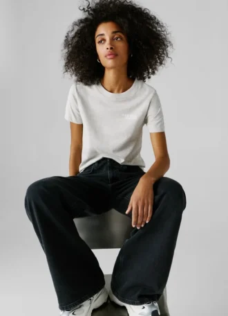 T-shirt con stampa logo e vestibilità regolare