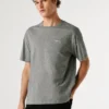 T-shirt con stampa logo e vestibilità regolare T-shirt con stampa logo e vestibilità regolare