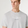 T-shirt con stampa logo e vestibilità regolare T-shirt con stampa logo e vestibilità regolare