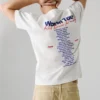 T-shirt con stampa sul retro e vestibilità comoda T-shirt con stampa sul retro e vestibilità comoda