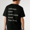 T-shirt con stampa sul retro e vestibilità comoda T-shirt con stampa sul retro e vestibilità comoda