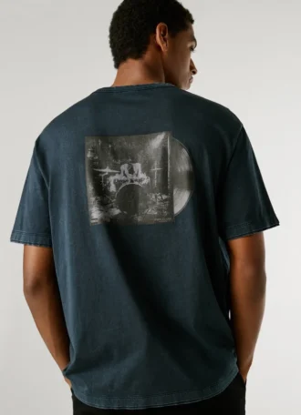 T-shirt con stampa sul retro e vestibilità comoda