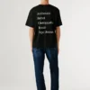 T-shirt con stampa sul retro e vestibilità comoda T-shirt con stampa sul retro e vestibilità comoda