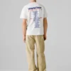 T-shirt con stampa sul retro e vestibilità comoda T-shirt con stampa sul retro e vestibilità comoda