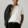 T-shirt con tasca frontale e vestibilità regolare