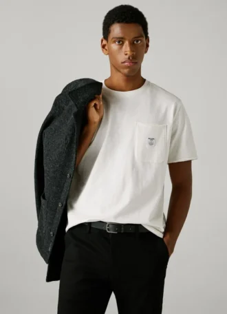T-shirt con tasca frontale e vestibilità regolare