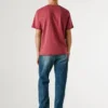 T-shirt con tasca frontale e vestibilità regolare