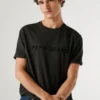 T-shirt dalla vestibilità regolare con logo ricamato T-shirt dalla vestibilità regolare con logo ricamato