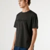 T-shirt dalla vestibilità regolare con logo ricamato T-shirt dalla vestibilità regolare con logo ricamato