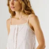 Top con spalline e dettagli traforati Top con spalline e dettagli traforati