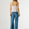 Top con spalline e dettagli traforati Top con spalline e dettagli traforati