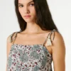 Top con spalline e stampa floreale Top con spalline e stampa floreale