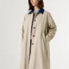 Trench con colletto a camicia Trench con colletto a camicia