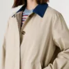 Trench con colletto a camicia Trench con colletto a camicia